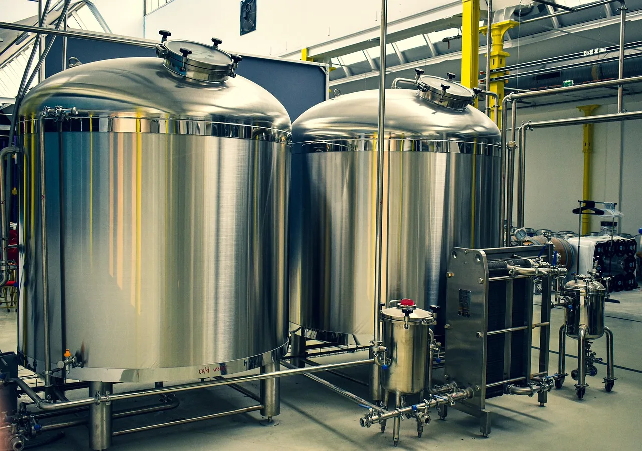 tanks, brewery, fermentation, distillery, beer, production, technology, metal, stir, brewery, brewery, brewery, brewery, brewery, fermentation, fermentation, fermentation, distillery, distillery, distillery. Fermentation vessel trends: features that help submersion, and what no vessel changes about canning