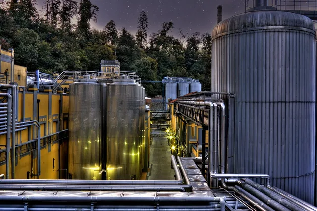 brewery, agency, beer production, tanks, industry, metal, pipes, vapor, equipment, steel, fermentation, storage area, metal structures, lighting, night lights, dawn, dark, morning flare, industrial architecture, scenic. 5 pointers on fermentation tool makers that hold up