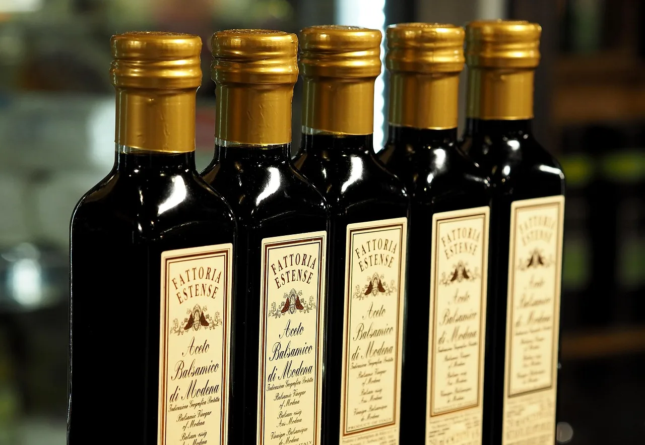 fermented vinegar, glass bottle, seasoning, food. Four labels decide whether a fermentation batch actually works